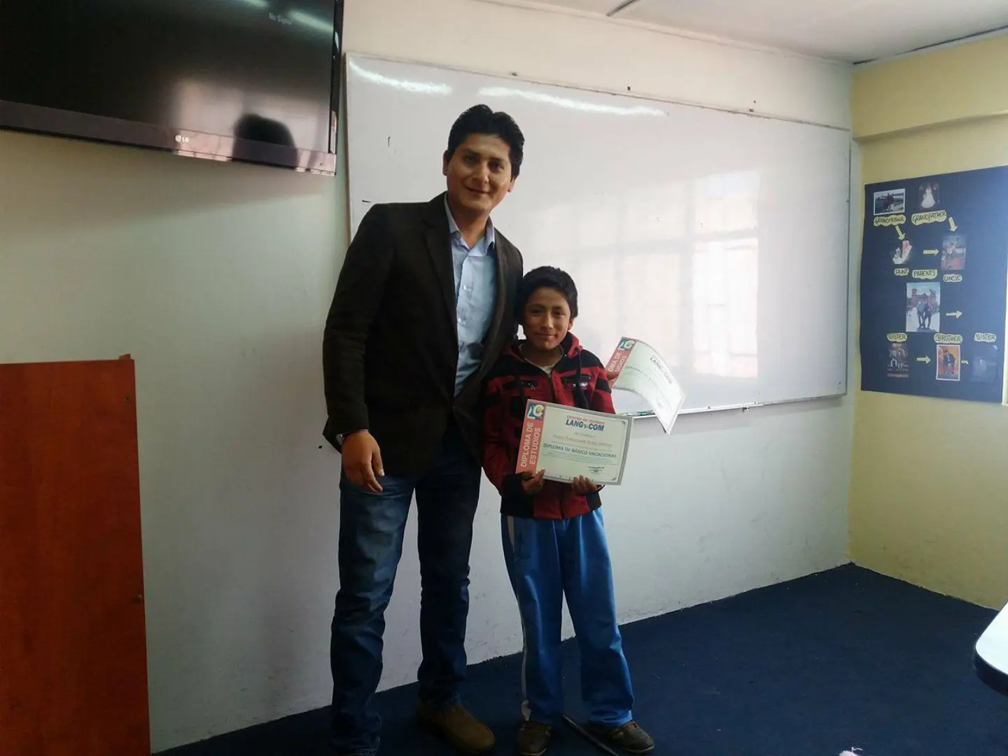 Rural Peruvian student receiving a free International Cambridge Certificate at Langcom Huaraz.