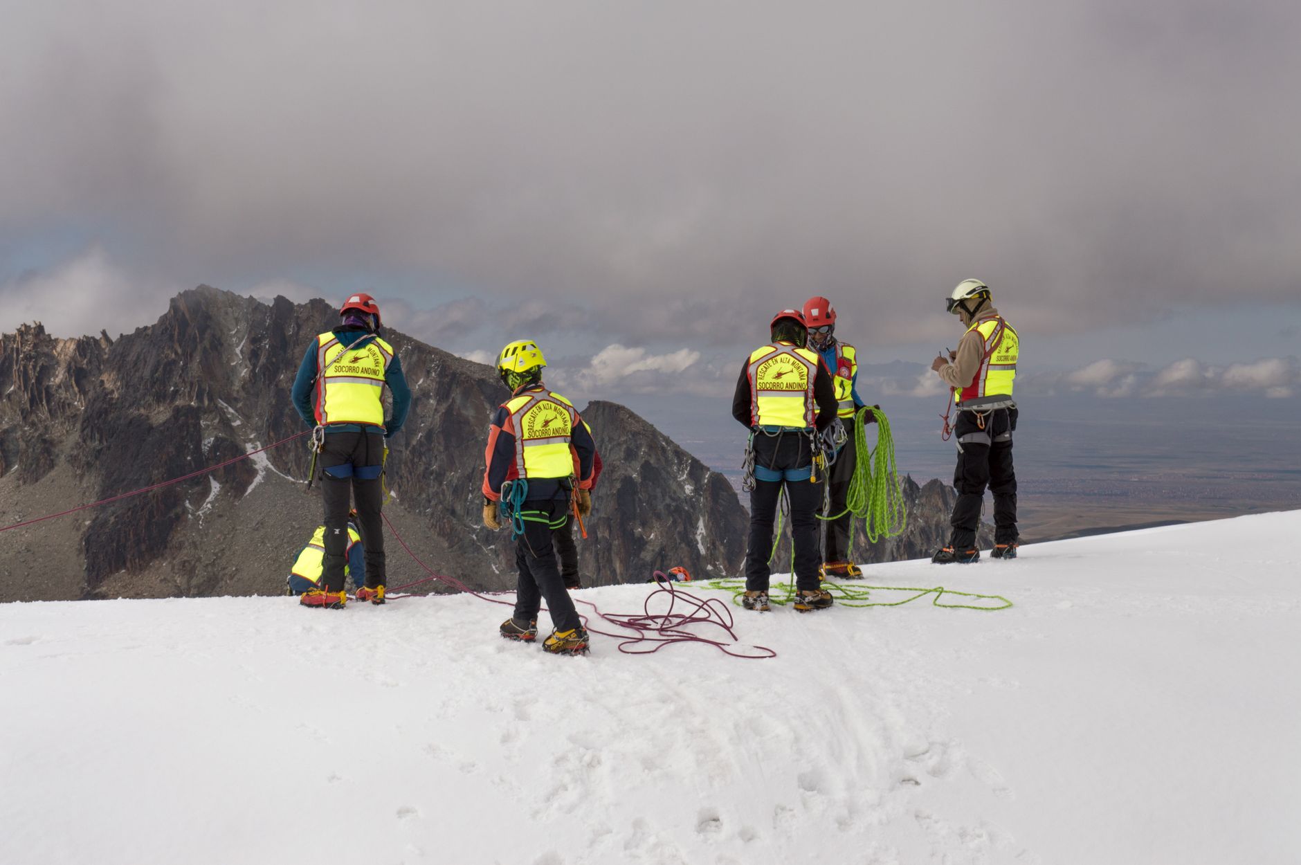 The Growing Danger of Illegal Mountain Guides in Huascarán