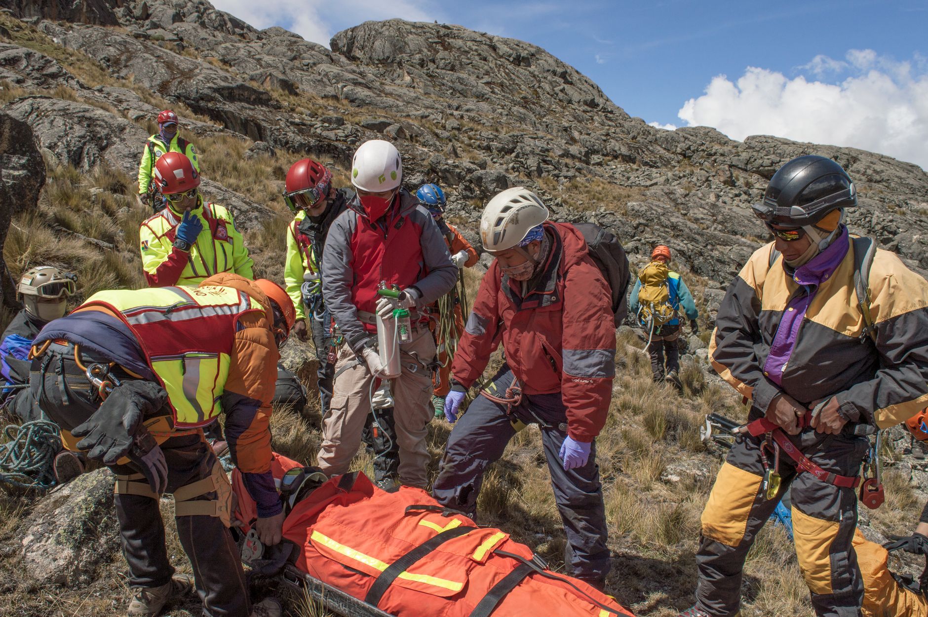 Special Police Unit Investigates Huascarán Incident